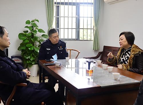 加强党建共建，亲昵警企关系